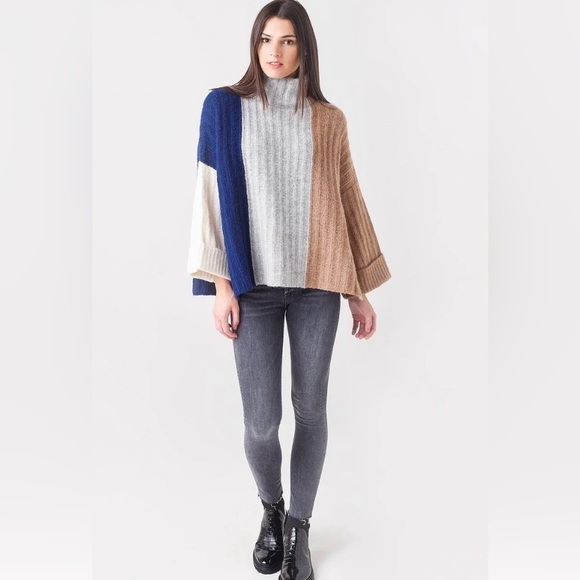 ELEVEN SIX Talia Color Block Poncho Medium/ Large - Picture 3 of 6